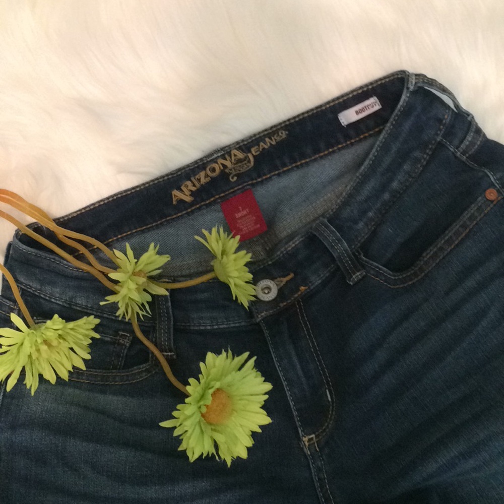 Size 7 Short, Arizona Bootcut Stretchy Jean